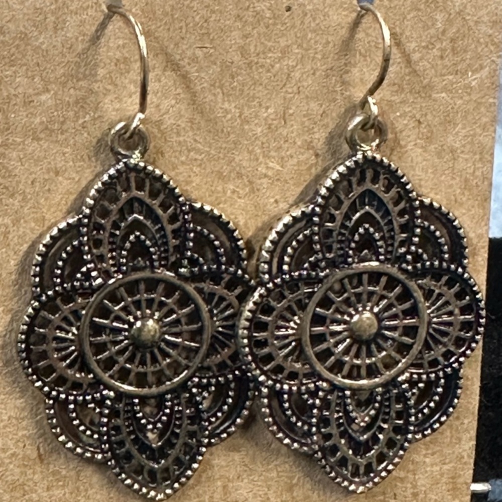 Elegant Gold tone Filigree Earrings